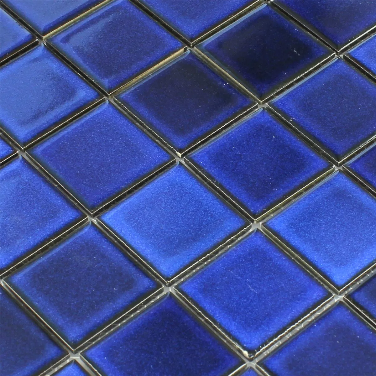 Muster von Keramik Mosaikfliesen Blau Uni