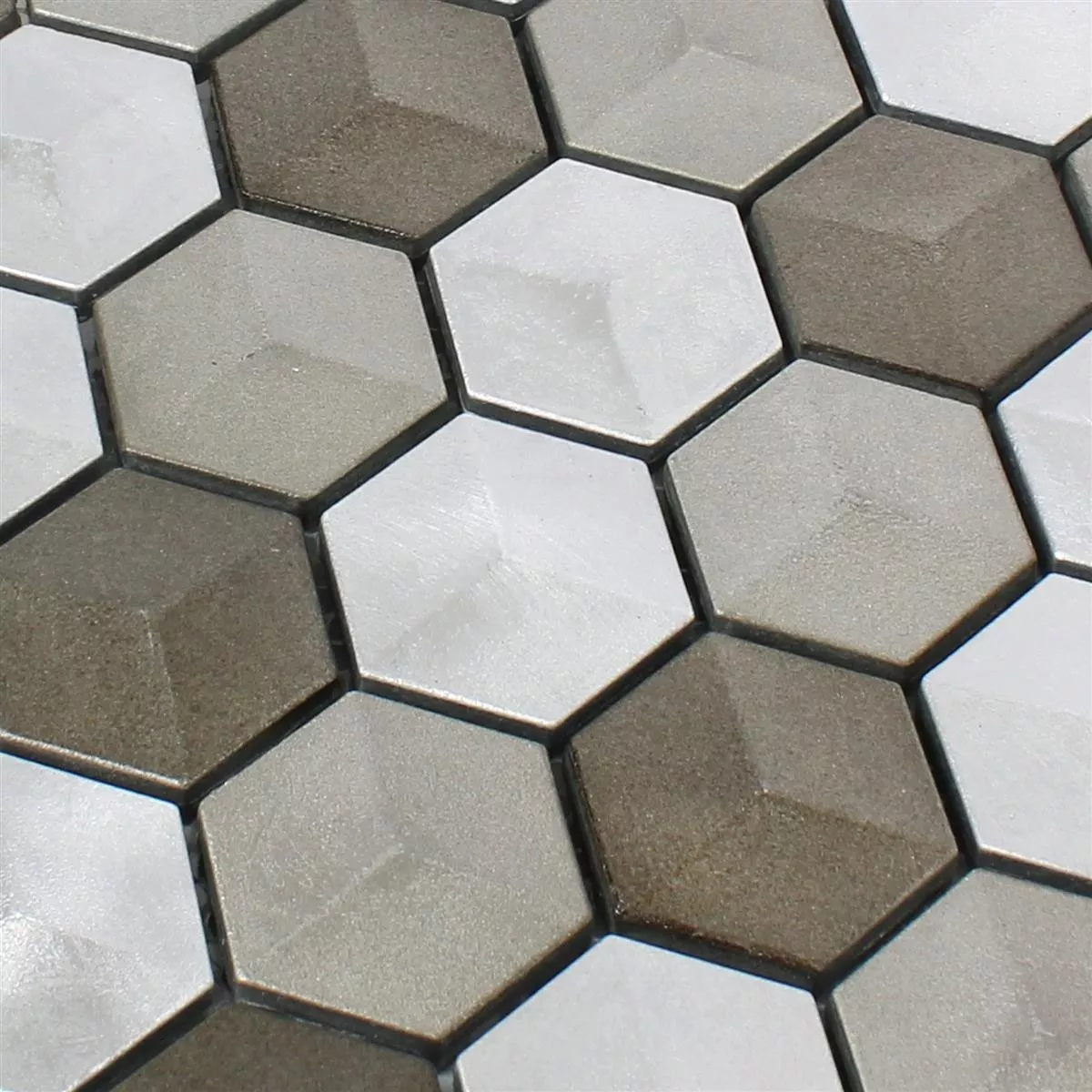 Muster von Mosaikfliesen Hexagon Kandilo Schlamm