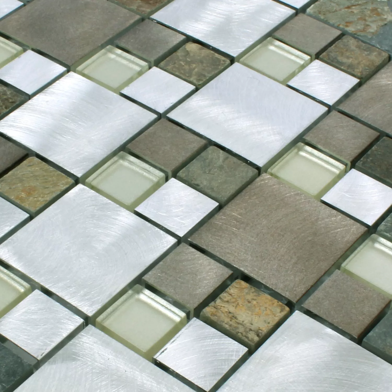 Muster von Mosaikfliesen Naturstein Glas Aluminium Banzai